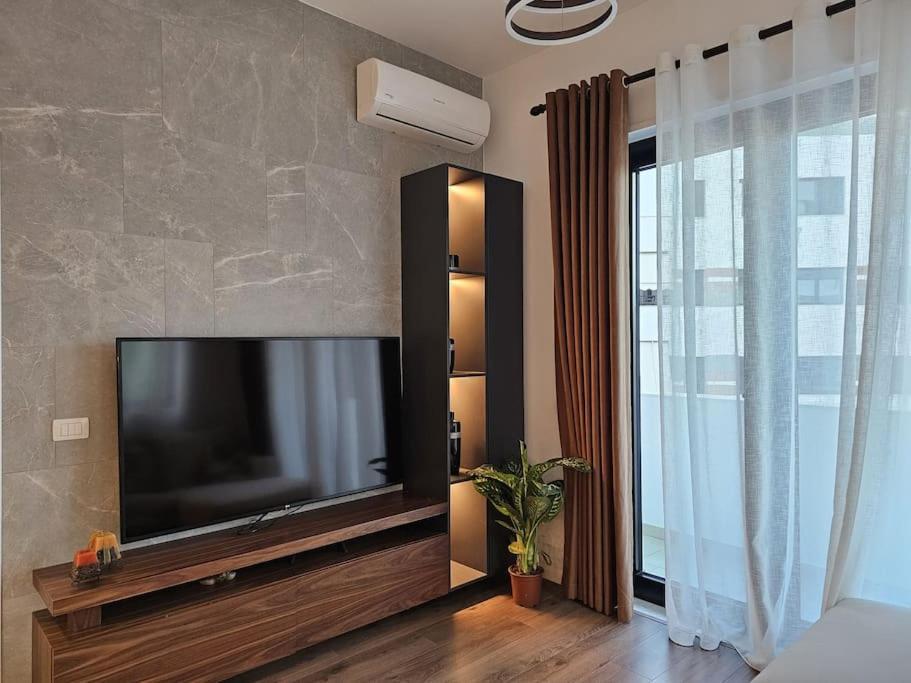 Deluxe Flat With Garden_Tirana Apartment Bagian luar foto