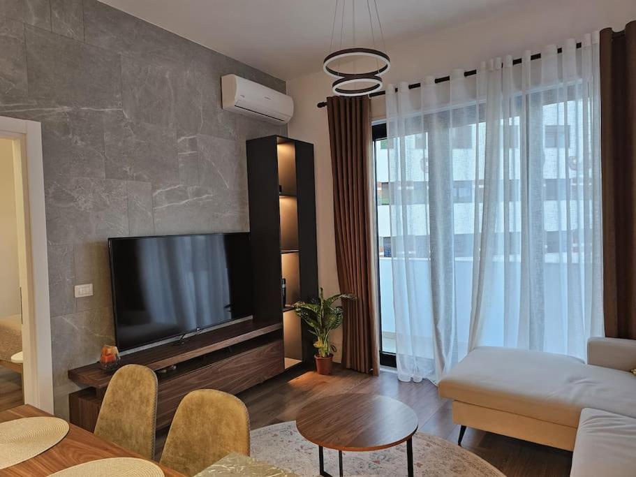 Deluxe Flat With Garden_Tirana Apartment Bagian luar foto