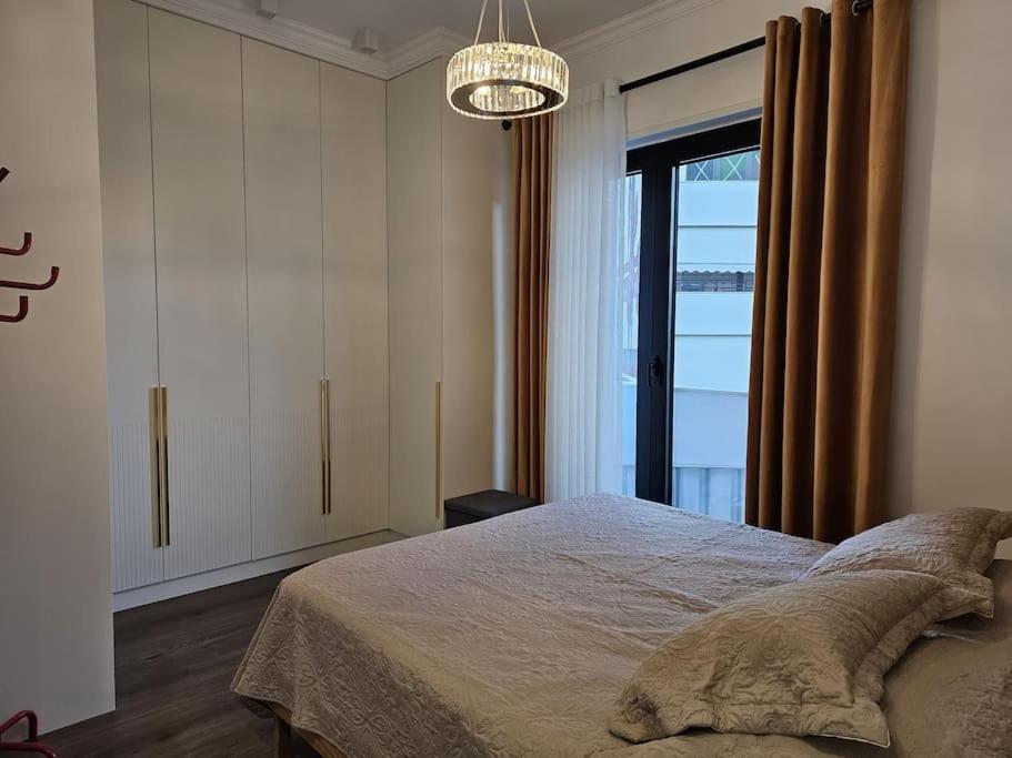 Deluxe Flat With Garden_Tirana Apartment Bagian luar foto