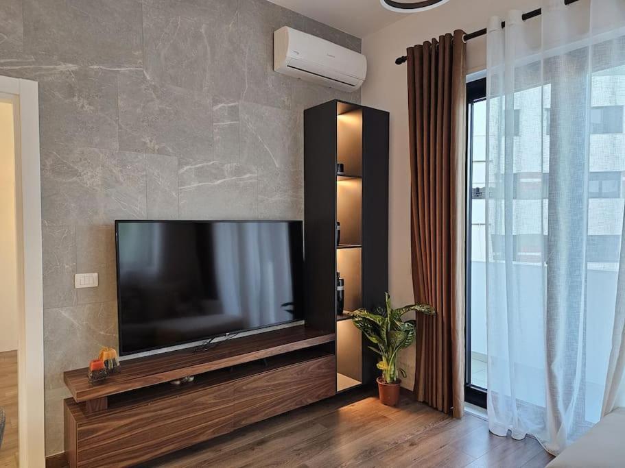 Deluxe Flat With Garden_Tirana Apartment Bagian luar foto
